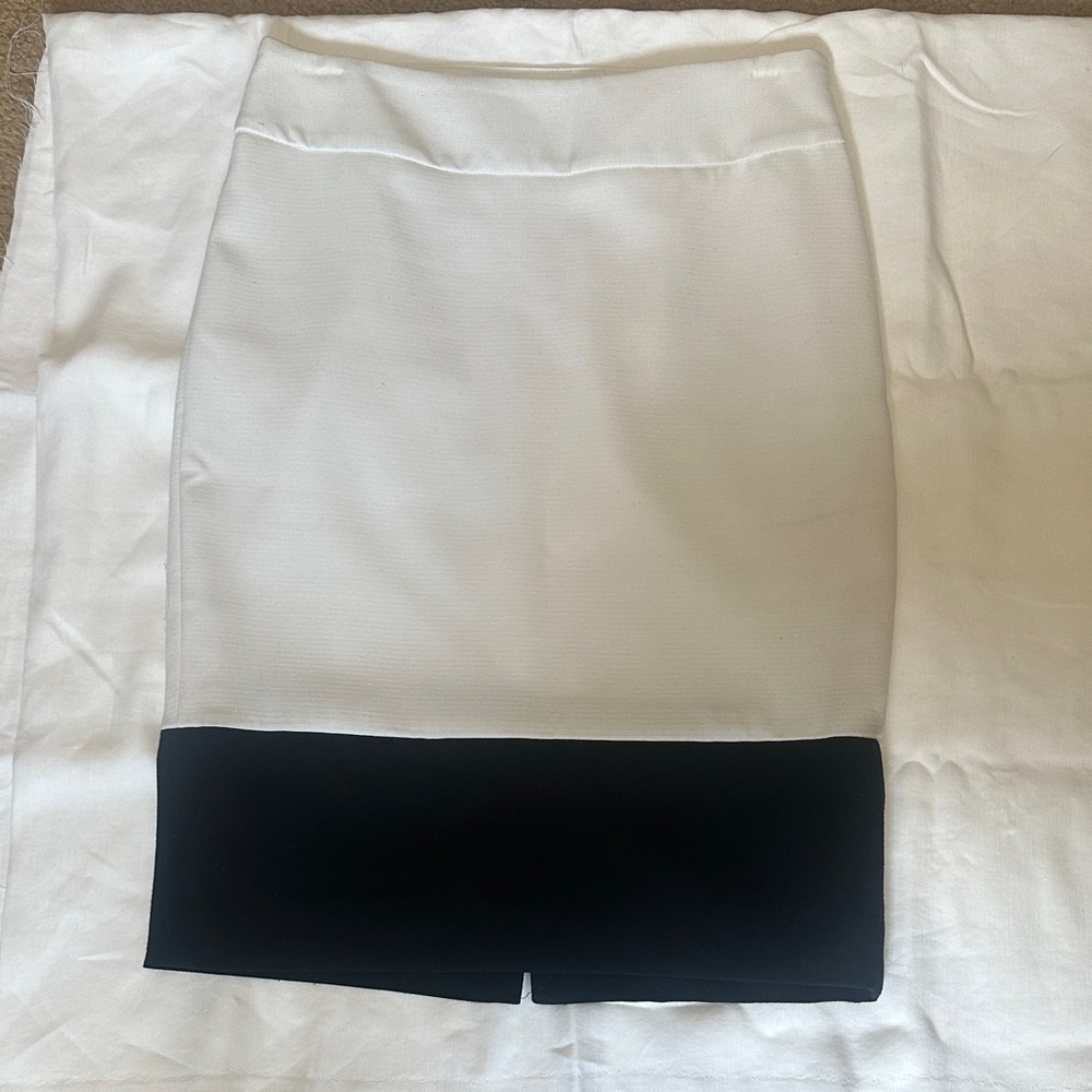 The Limited Black and White Pencil Skirt